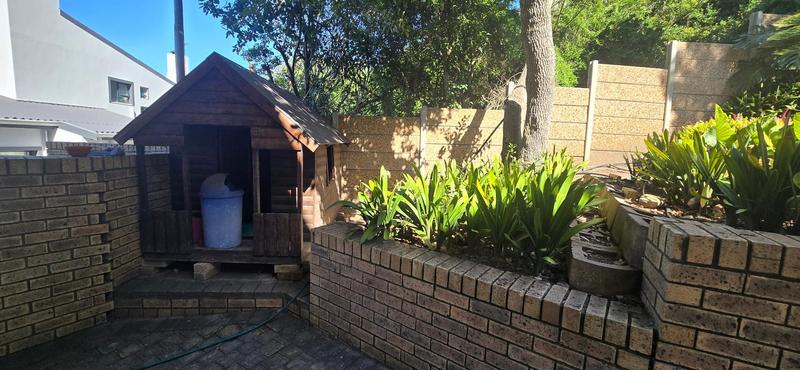 6 Bedroom Property for Sale in Outeniqua Strand Western Cape